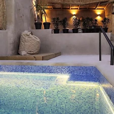 Center With Pool Ρόντα