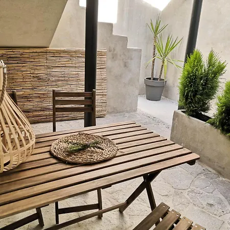 Hotel apartamentowy Center With Pool