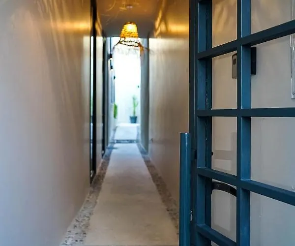 Center With Pool רונדה